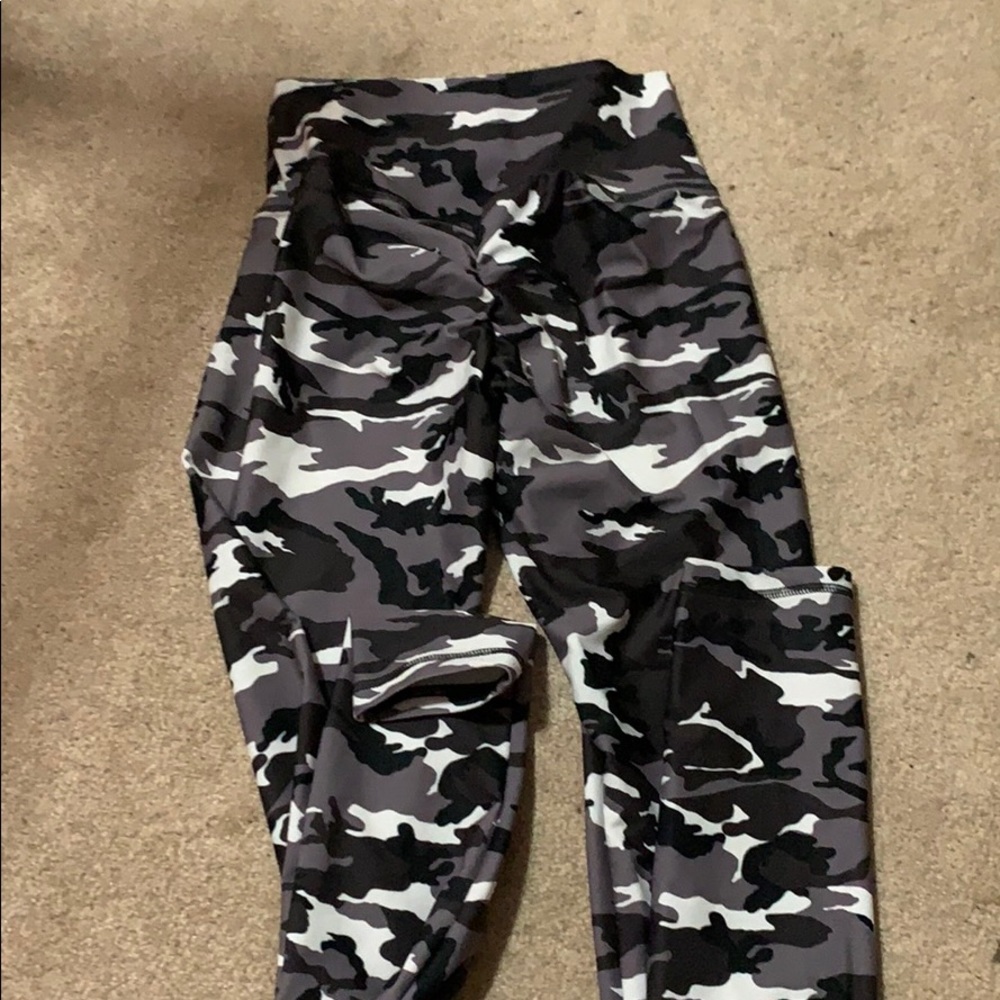 High waisted scrunch butt leggings
